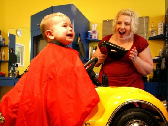 赤ちゃんや子どもの髪を切る (3)