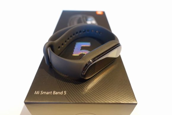 シャオミのmiband5がアマゾンで安い