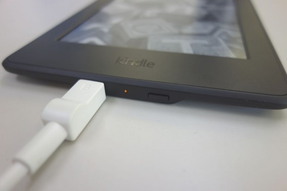 キンドル電子書籍リーダー「Kindle Paperwhite」充電方法