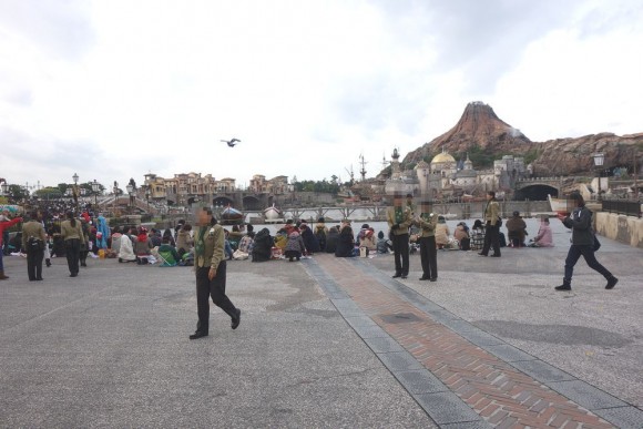 東京ディズニーシーのショー待ち