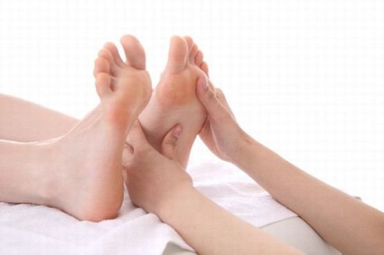 足のマッサージ (3)
