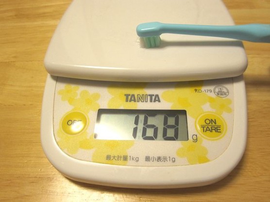 歯ブラシは150g～200gの力