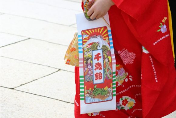 神社への七五三詣でと写真撮影の時の父親の服装 (3)